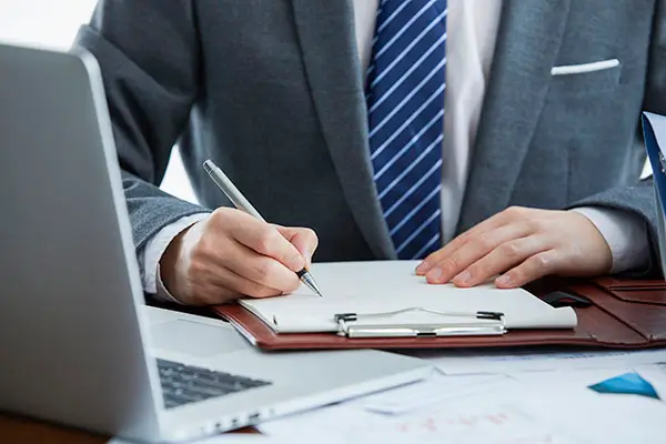 不给房本触犯什么法律